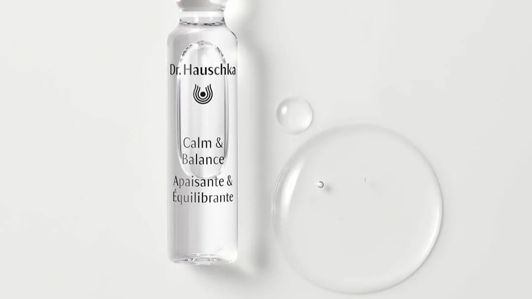 Ampolla calmante equilibrante Dr. Hauschka para el cuidado de noche de la piel