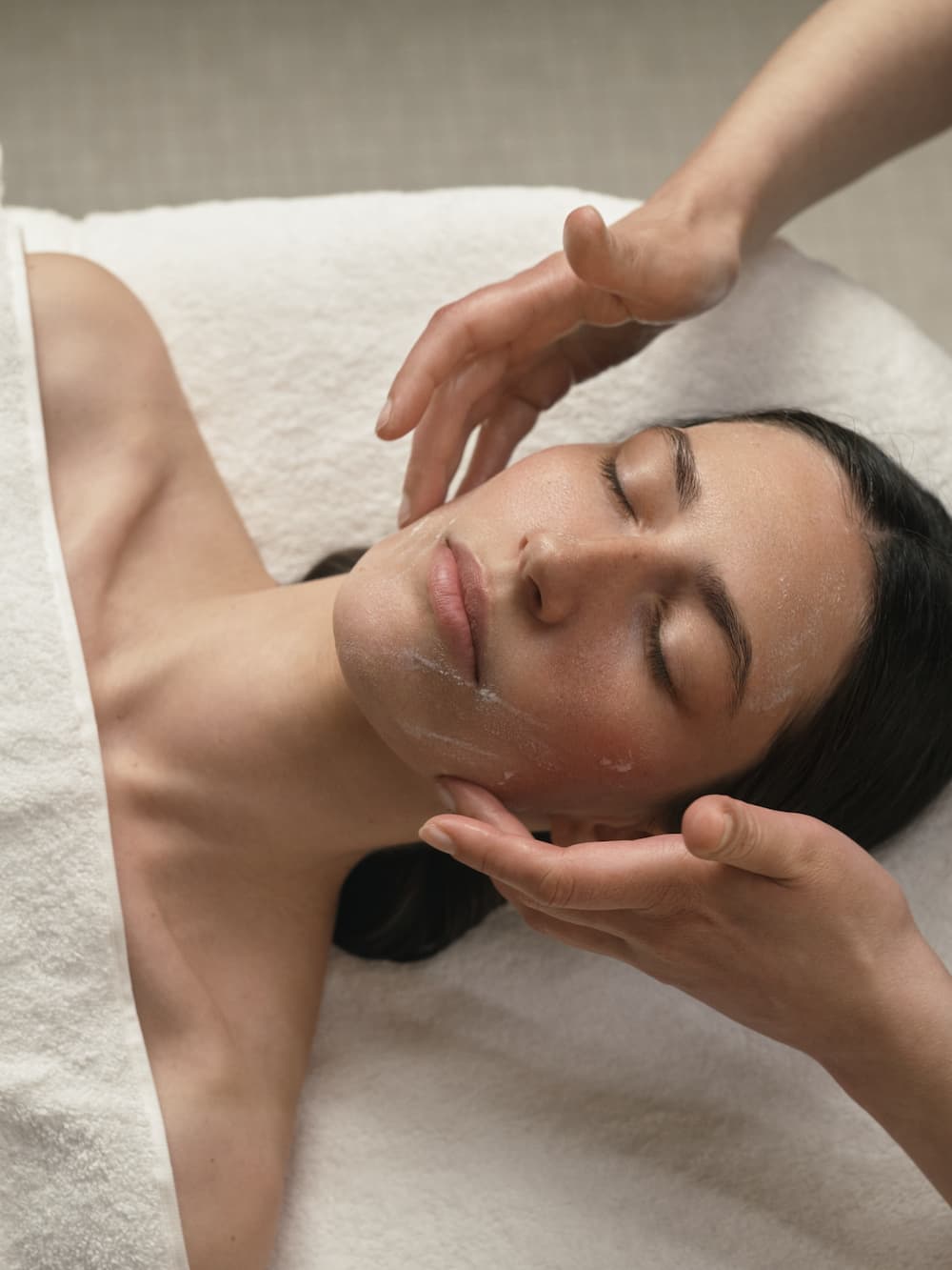 Tratamiento facial holístico Dr. Hauschka en Sitges — cuidado natural para la piel
